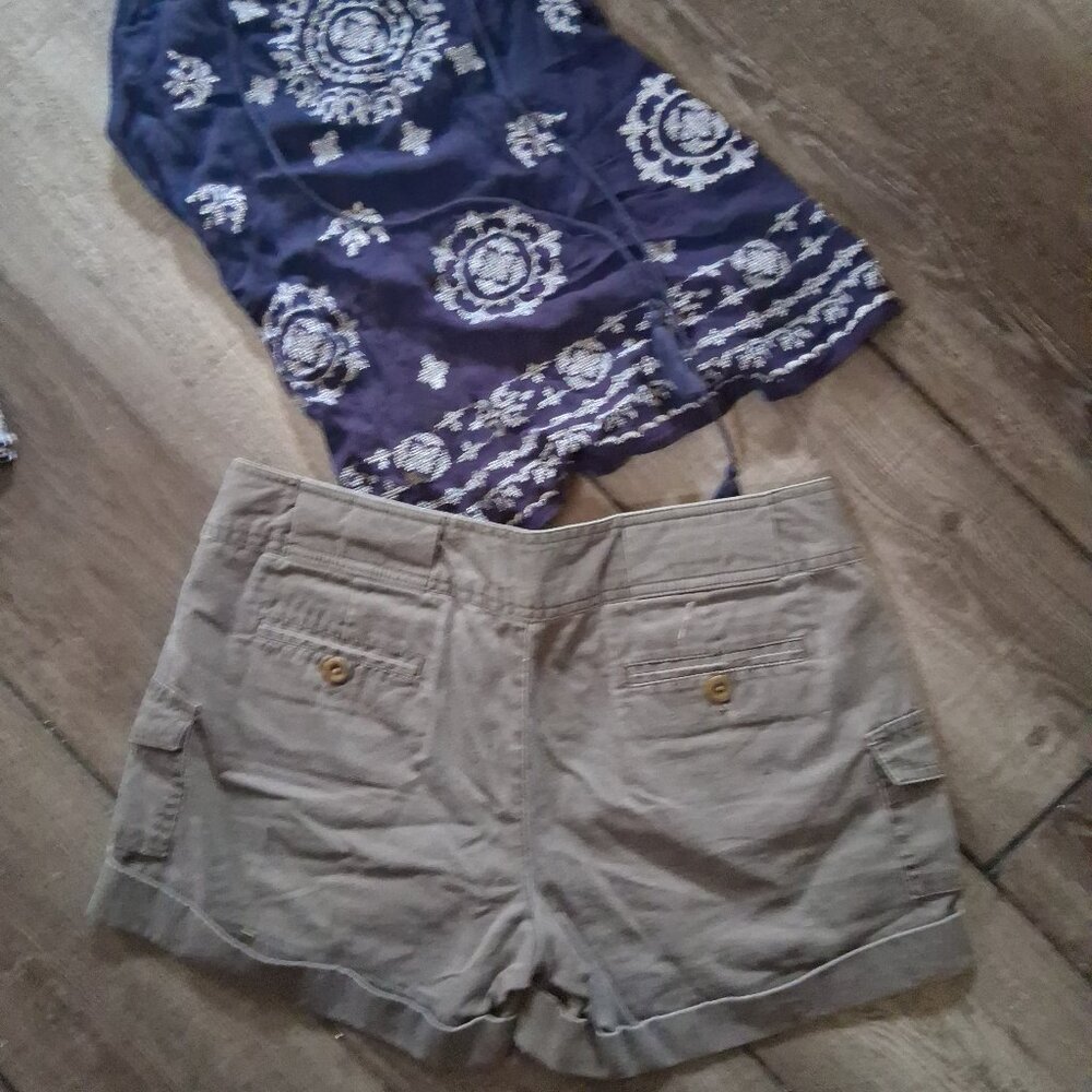 The Limited Drew Fit Shorts Tan Beige Size 6 + Free Top - Picture 3 of 5